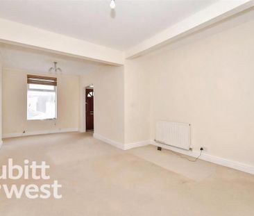 3 bedroom terraced house to rent - Photo 2