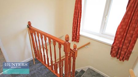 Kingsway Eccleshill, Bradford, West Yorkshire, BD2 1PN - Photo 2