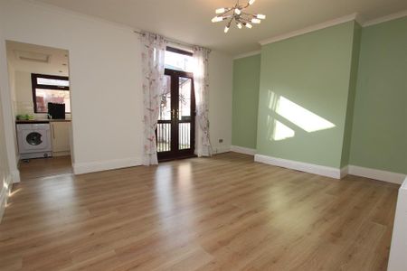 3 bedroom terraced house to rent - Photo 2