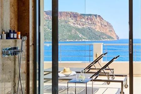Location de vacances - Cassis - Villa 4 chambres au bord de l'eau avec vue panoramique mer et Cap Canaille - Photo 4