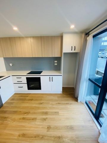 SILVERDALE, 2 BEDROOMS - Photo 3