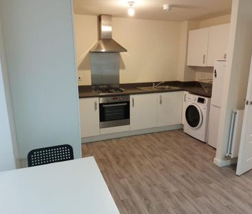 2 bedroom flat to rent - Photo 5