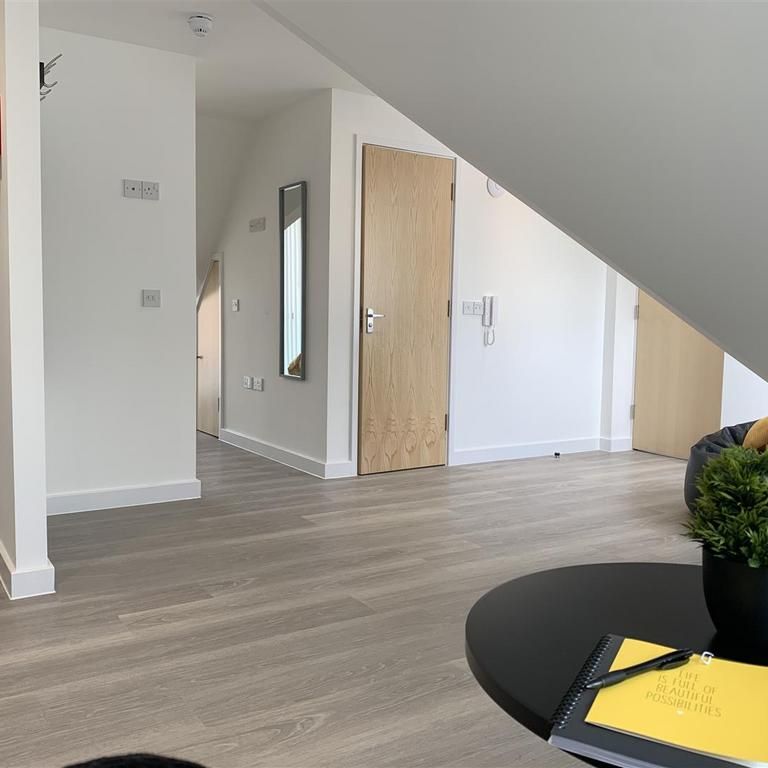 Studio to rent - Photo 1
