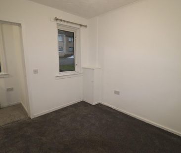 4 bedroom semi-detached house to rent - Photo 5