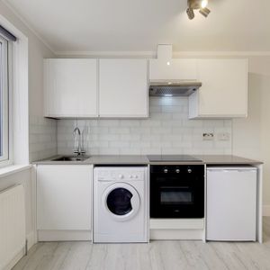 The Drive, London, NW11 - Photo 2