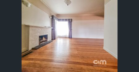 An original Oak Park family home - Photo 5