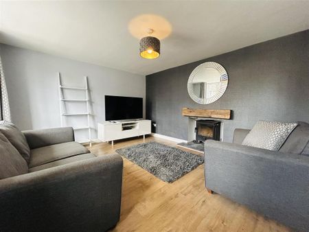 3 bedroom end of terrace house to rent - Photo 3