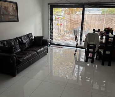 Studio Flat, Plough Lane, SW19 - Photo 1