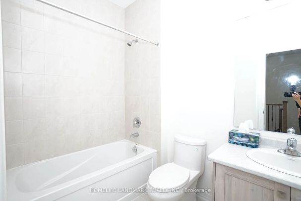 Condo Townhouse For Lease | N9246880 - Photo 1