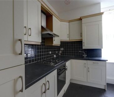 3 bedroom flat to rent - Photo 3
