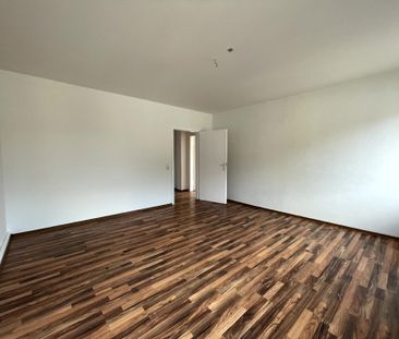 FRISCH RENOVIERTE 86m² GROßE 3-ZIMMER-WOHNUNG ZU VERMIETEN - Photo 1