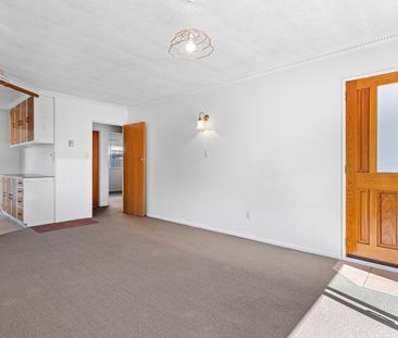 Sunny & Convenient Living in St Albans – With parking - Photo 6