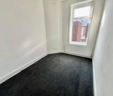 3 bedroom flat to rent - Photo 4
