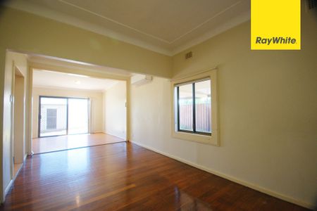 WELL PRESENTED FOUR BEDROOM FAMILY HOME - Photo 5