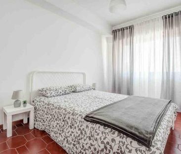 Quarto em apartamento T2 equipado / 2BR - Spacious apartment - Foto 2