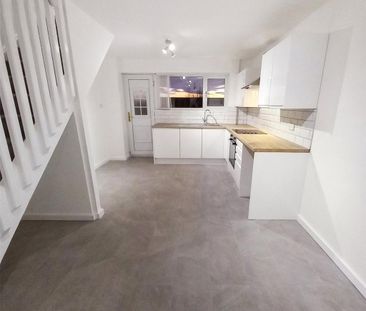 3 bedroom terraced house to rent - Photo 3