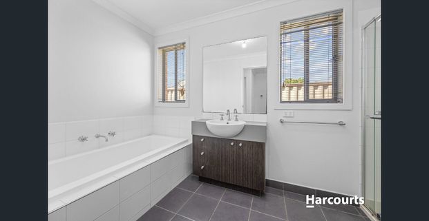 Modern Family Living in Edenbrook Estate - Photo 1