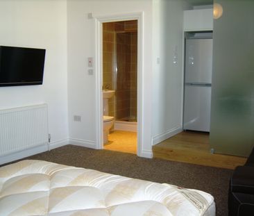 12 Whitefield Tce, Flat 7 - Photo 3