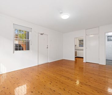 Renovated Studio Wtih Carspace - Photo 6