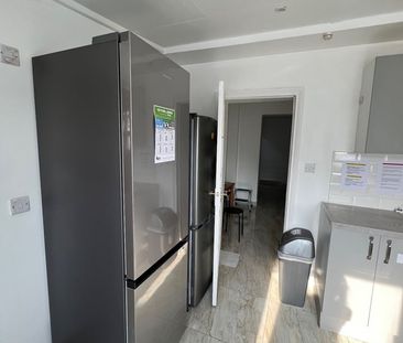 Room in a Shared House, Manor Farm Road, HA0 - Photo 5