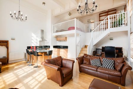 2 Bed Flat - Photo 3