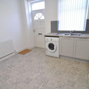 1 bed House Share - To Let - Photo 2