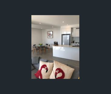 Light, Bright and Airy + Ocean Views ! - Photo 1