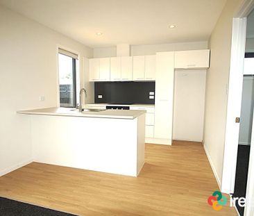 Two Bedroom Beauty - Photo 2