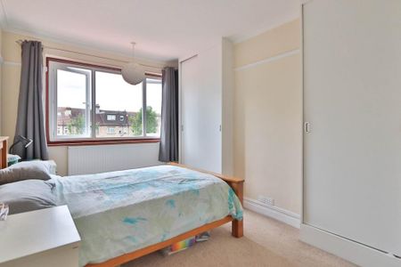 3 bedroom end of terrace house to rent - Photo 4