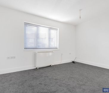 2 bedroom Flat To Let - Photo 3