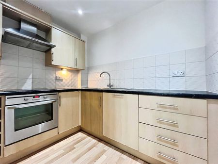 Langhorn Drive, Twickenham, TW2 7SY - Photo 2
