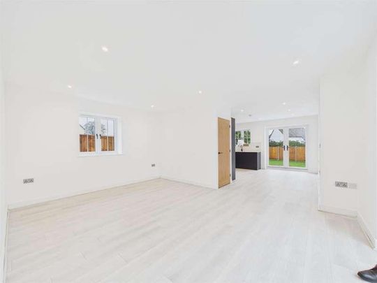 Ascot Lodge, Long Melford, CO10 - Photo 1