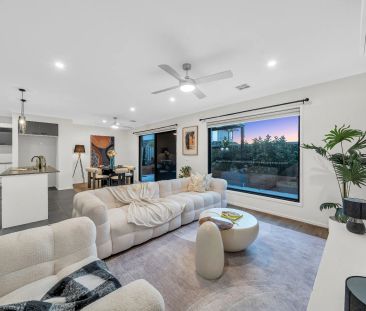 Modern 5-Bedroom Family Home in Prime Location - Photo 3