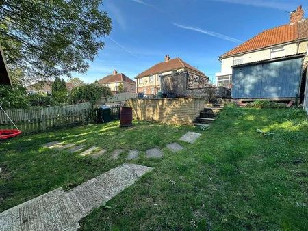 North Cliffe Avenue, Thornton, Bradford, BD13 - Photo 5
