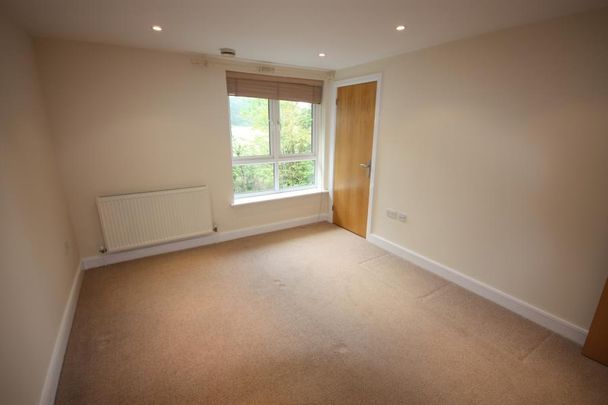 Primrose Court, Guildford, Surrey, GU4 - Photo 1
