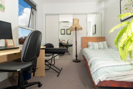Two Bedroom Apartment - West Auckland. - Photo 3