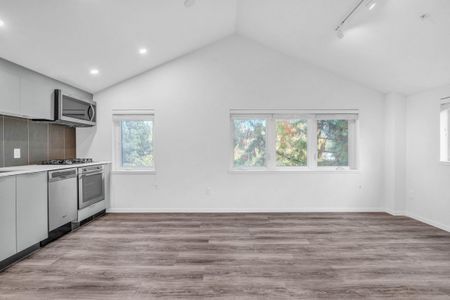 1180 Comox - Photo 3