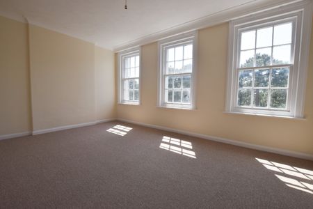 2 bed apartment to rent in Westover Road, Bournemouth, BH1 - Photo 3
