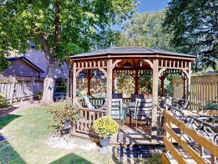 For Lease - 139 Scarboro Crescent, Toronto, Ontario - Photo 4