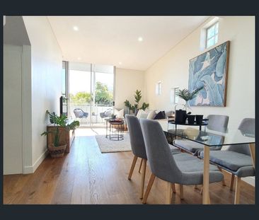 Stylish split-level apartment with park views - Photo 2