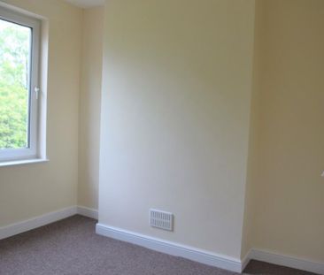 2 bedroom end of terrace house to rent - Photo 5