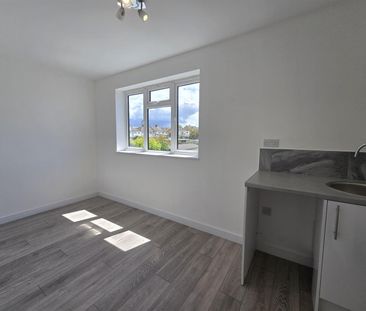 Church Road, Benfleet SS7, London - Photo 5
