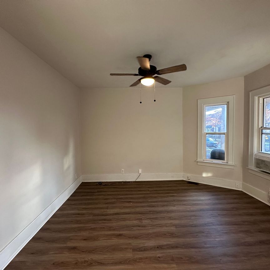 For Lease - 202-204 Mckay Avenue, Windsor, Ontario - Photo 1