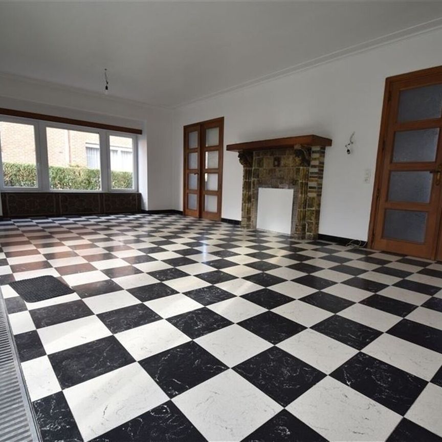 Villa met 5 slaapkamers en ruime tuin gelegen in een rustige buurt - Photo 1