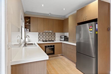 2/28 Mcnamara Avenue, Airport West VIC 3042 - Photo 4