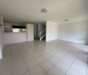 Freshly repainted, Spacious & Comfortable - Walk to Harbourtown - Photo 6