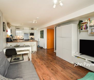 Flat to rent - Berber Parade, London, SE18 - Photo 2