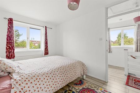 3 bedroom end of terrace house to rent - Photo 3