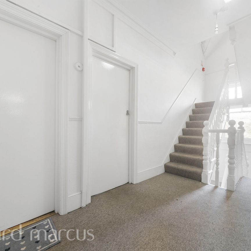Bridge Road, East Molesey - Photo 1