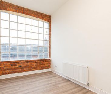3 bed Apartment To Let - Photo 5